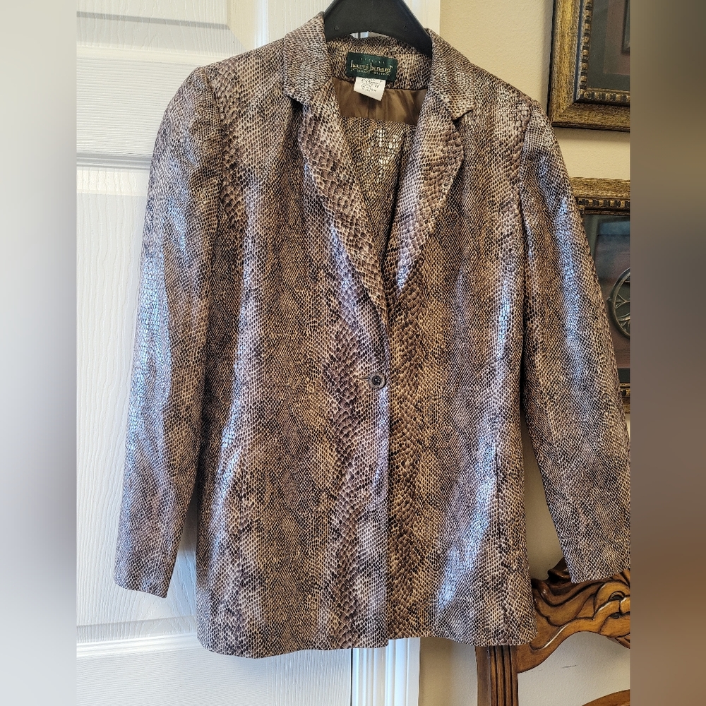 Womens's Suit